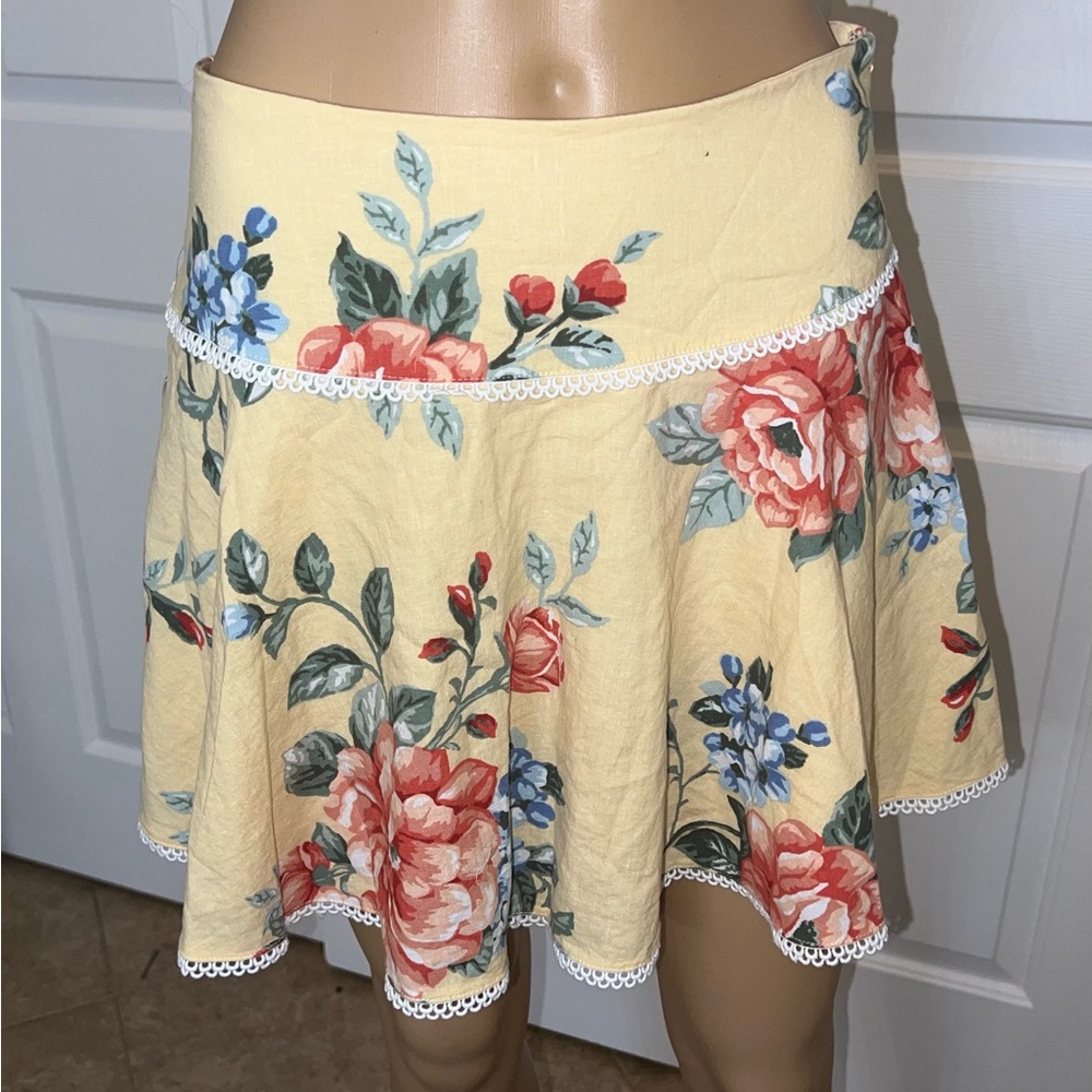 $3 FOREVER 21 SKIRT. NEW WITH TAGS. $3 IF BUNDLED